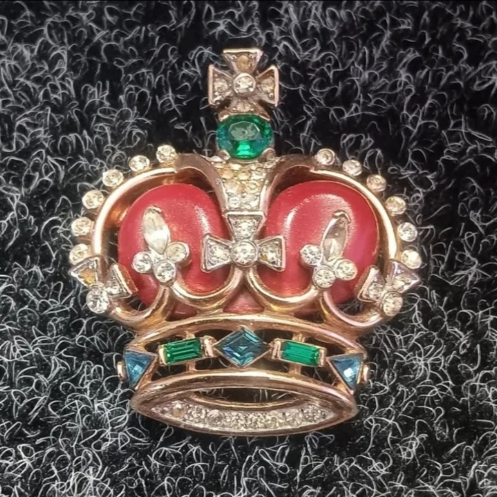 Elegant Crown Brooch with Red and Green Accents